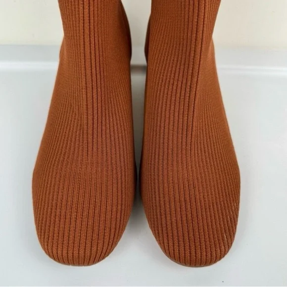 Joie Revolve Neely Sock Ribbed Ankle
Booties Sz 7.5 Chestnut Brown
Block Heel - Picture 11 of 13
